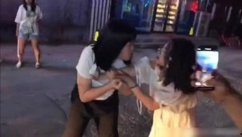 两女打架吃瓜视频下载,两女激烈打架，吃瓜群众纷纷围观下载